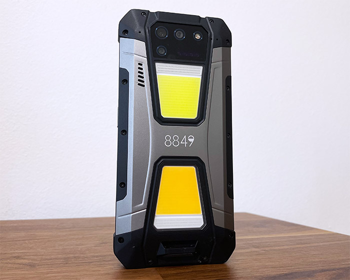 Unihertz Tank 2 smartphone has a 15,500mAh battery and a built-in laser  projector - Liliputing